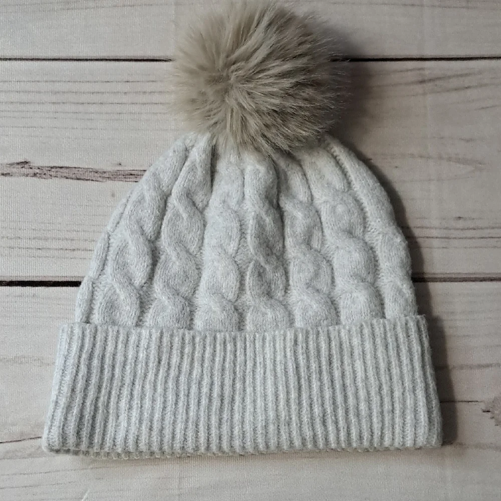 Rachel Zoe Cable Knit Light Gray Beanie Hat With Faux Fur Pom